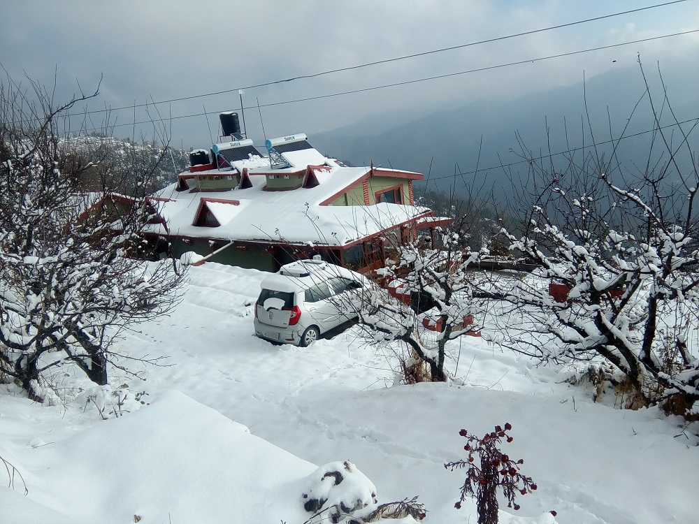 Homestay Panchachuli House Snow Falling Soundlessely